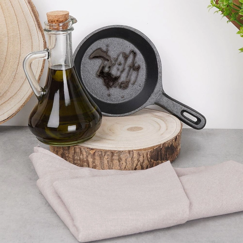 ORION Cast-iron pan for serving on a board tray